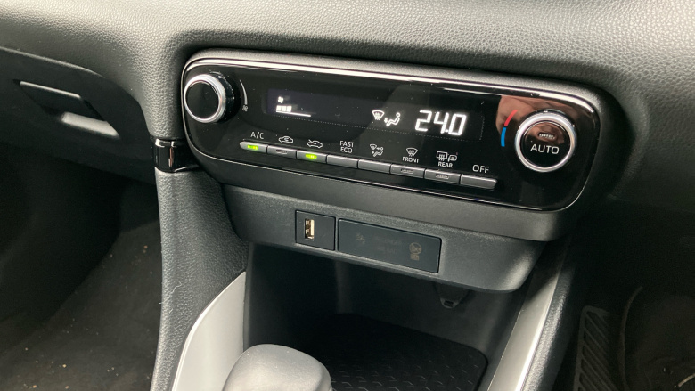 Toyota Yaris 1.5 Hybrid Design 5dr CVT Hybrid Hatchback